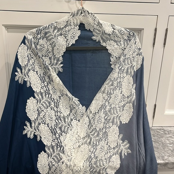 Cleaver Carriage Company Lace wool and silk Scarf - Picture 2 of 4